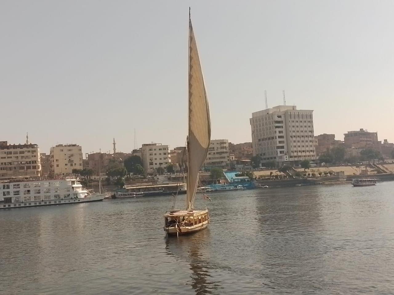 Nile Felucca Adventure Hotel Aswan Bagian luar foto
