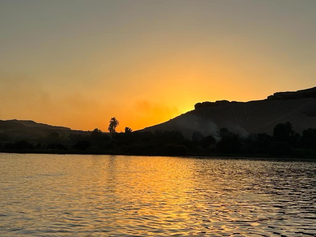 Nile Felucca Adventure Hotel Aswan Bagian luar foto