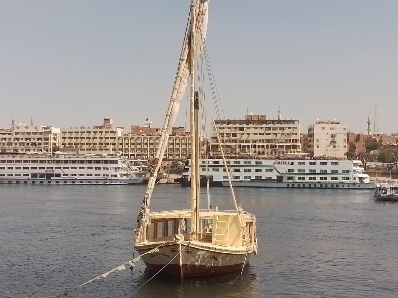 Nile Felucca Adventure Hotel Aswan Bagian luar foto